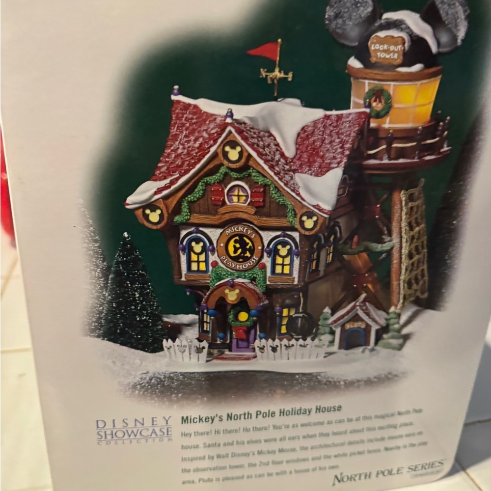 Dept 56 Mickeys North Pole Holiday House. 5656759